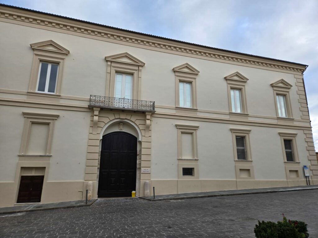 L'ingresso del Museo Archeologico in Palazzo d'Avalos