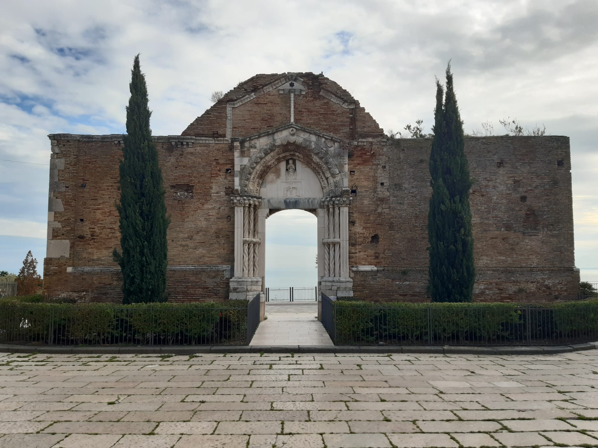 Porta chiesa San Pietro